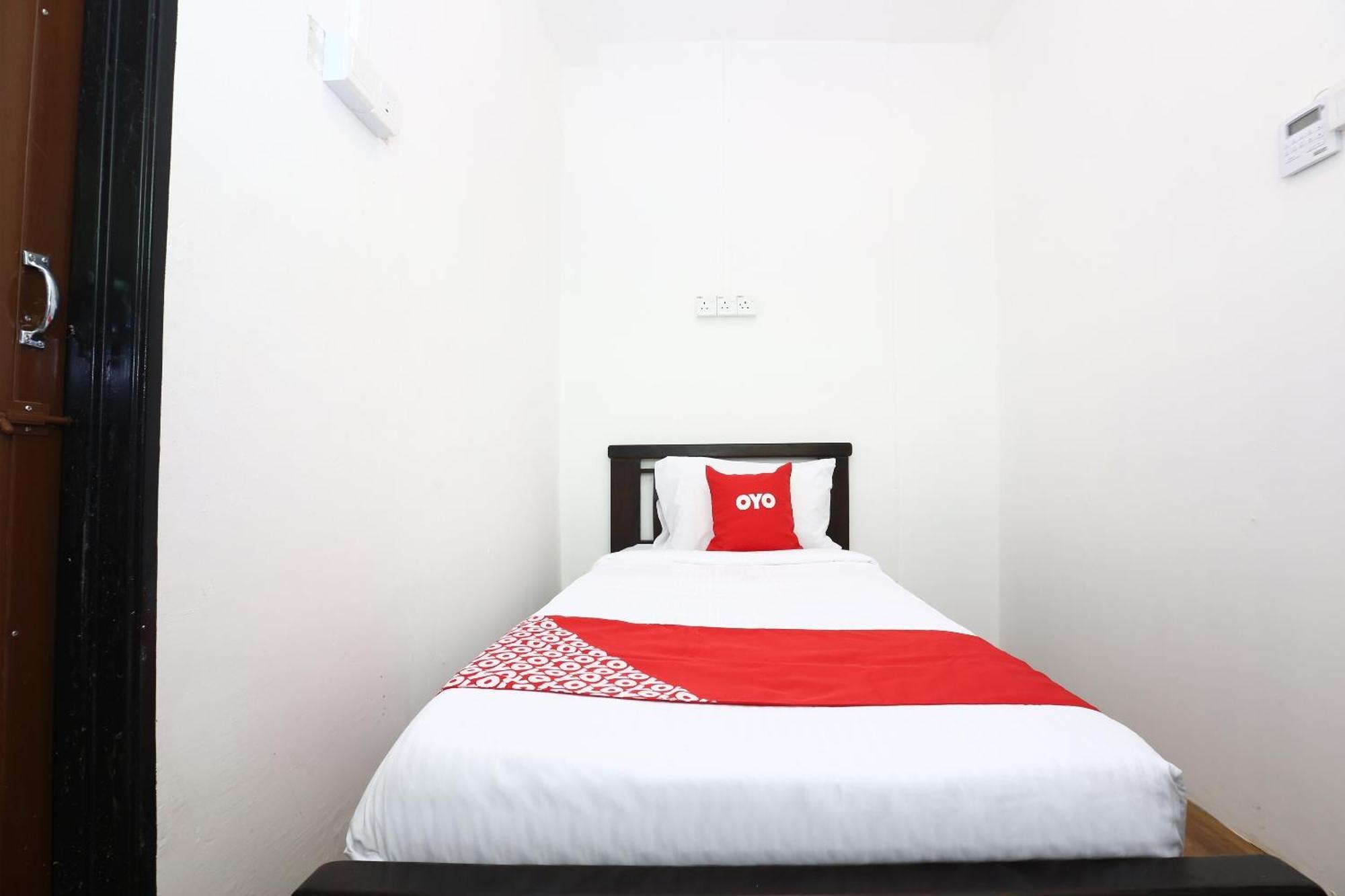 Super Oyo 89678 Ady Hotel Kuala Terengganu Kültér fotó